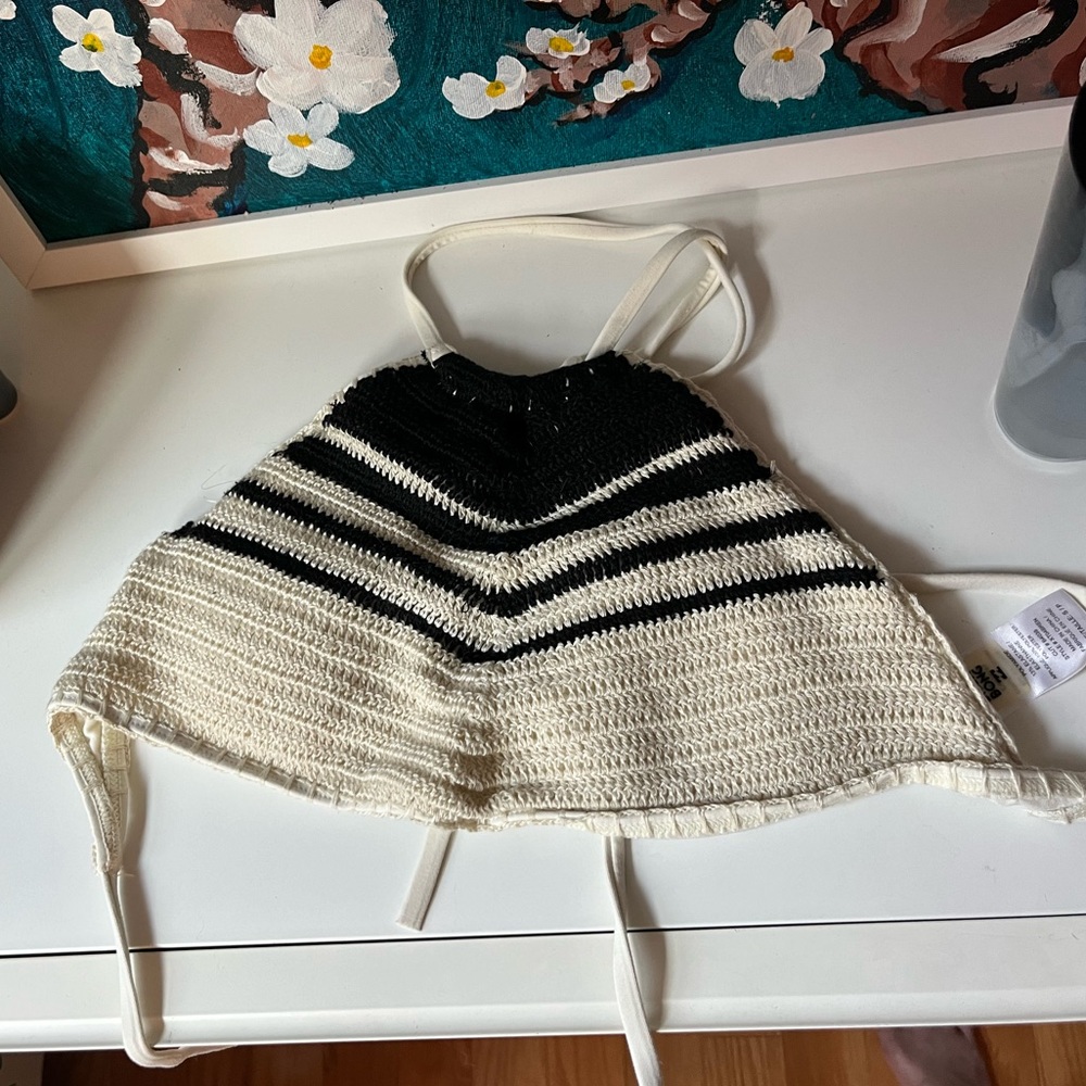 Billabong knited swim top - black and white with size S
